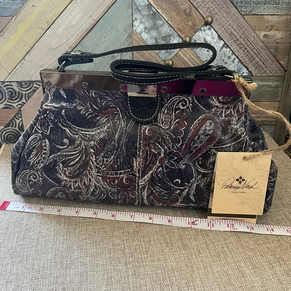 Elegant Paisley Handbag - Picture 4 of 10